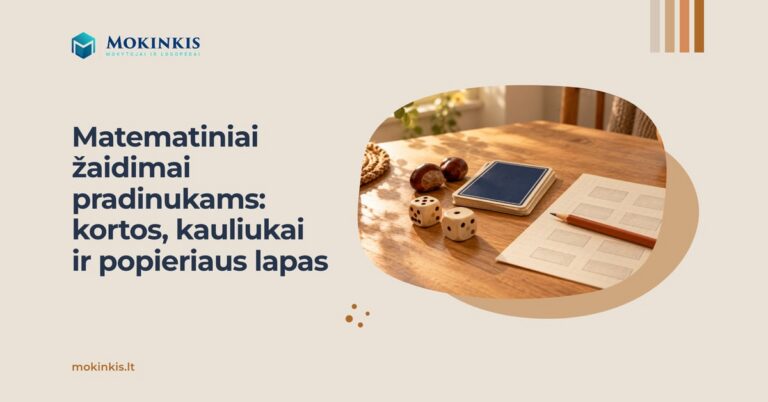 Matematiniai žaidimai pradinukams: kortos, kauliukai ir popieriaus lapas. Ant stalo – kaštonai, kauliukai, kortos ir languotas lapas su stačiakampiais.